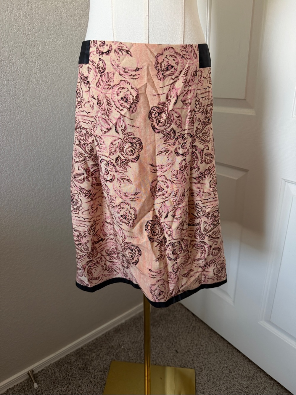 Tracy Reese Pink Floral knee length Skirt with Black Trim - Picture 2 of 6